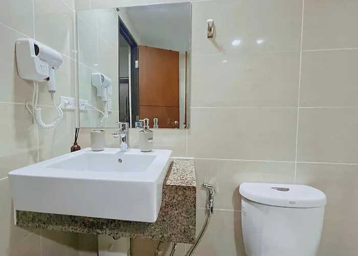 Free Welcome Breakfast, Bgc 1br, 300mbps Fiber, Steps To Mitsukoshi & Uptown, 17f Manila