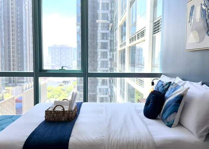 Free Welcome Breakfast, Bgc 1br, 300mbps Fiber, Steps To Mitsukoshi & Uptown, 17f
