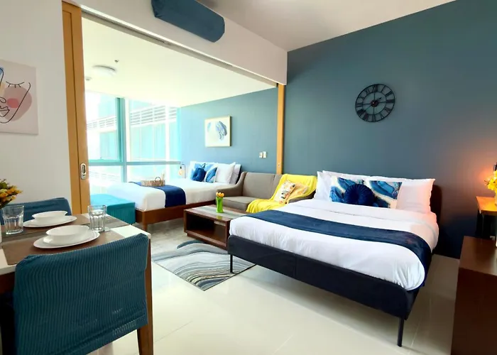Free Welcome Breakfast, Bgc 1br, 300mbps Fiber, Steps To Mitsukoshi & Uptown, 17f Manila
