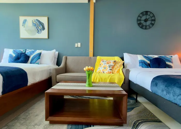 Free Welcome Breakfast, Bgc 1br, 300mbps Fiber, Steps To Mitsukoshi & Uptown, 17f Manila