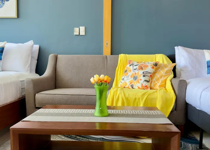 Apartment Free Welcome Breakfast, Bgc 1br, 300mbps Fiber, Steps To Mitsukoshi & Uptown, 17f *