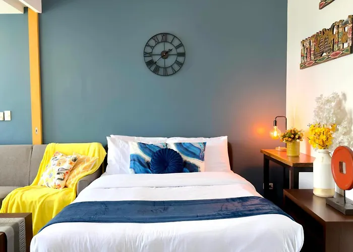 Free Welcome Breakfast, Bgc 1br, 300mbps Fiber, Steps To Mitsukoshi & Uptown, 17f Manila