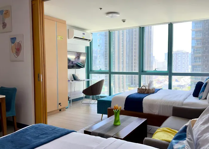 Free Welcome Breakfast, Bgc 1br, 300mbps Fiber, Steps To Mitsukoshi & Uptown, 17f * Manila
