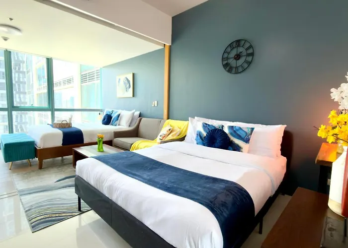 Free Welcome Breakfast, Bgc 1br, 300mbps Fiber, Steps To Mitsukoshi & Uptown, 17f * Manila