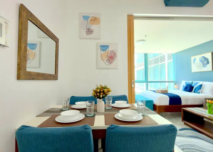 Free Welcome Breakfast, Bgc 1br, 300mbps Fiber, Steps To Mitsukoshi & Uptown, 17f