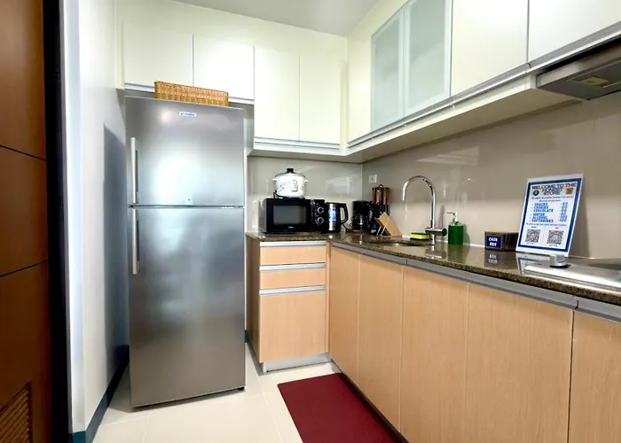 Free Welcome Breakfast, Bgc 1br, 300mbps Fiber, Steps To Mitsukoshi & Uptown, 17f Apartment