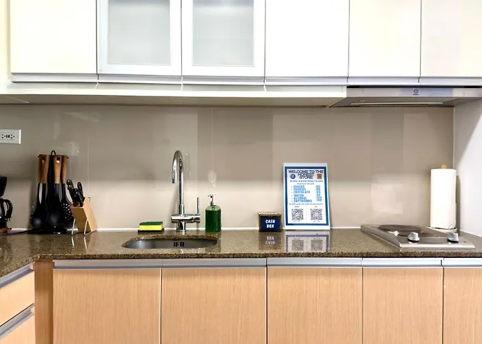 Free Welcome Breakfast, Bgc 1br, 300mbps Fiber, Steps To Mitsukoshi & Uptown, 17f Apartment Manila