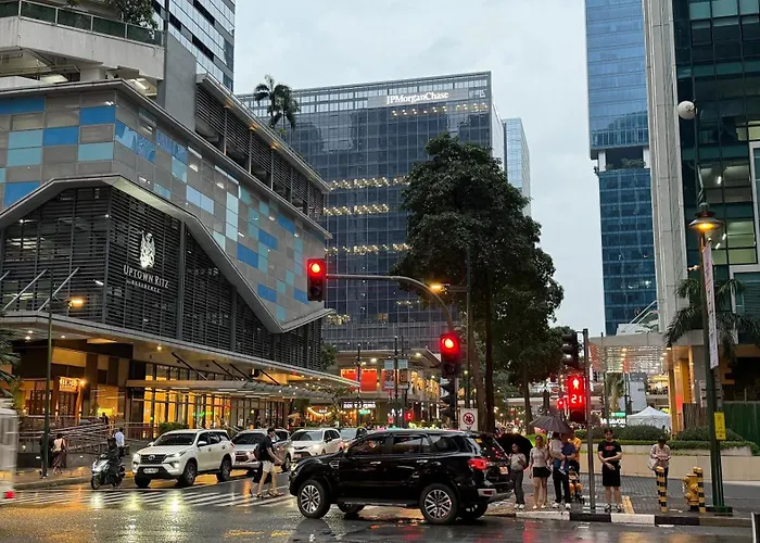 Free Welcome Breakfast, Bgc 1br, 300mbps Fiber, Steps To Mitsukoshi & Uptown, 17f *