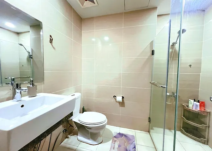 Apartment Free Welcome Breakfast, Bgc 1br, 300mbps Fiber, Steps To Mitsukoshi & Uptown, 17f